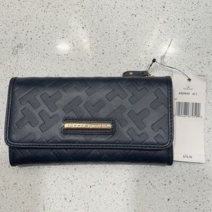 NWT Tommy Hilfiger Navy Signature T Wallet